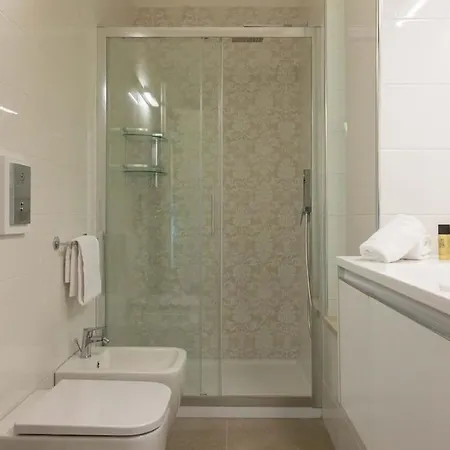 Modern With Heated Pool And Sauna וילה *