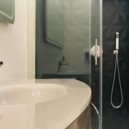 Modern With Heated Pool And Sauna *