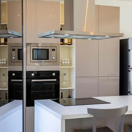 Modern With Heated Pool And Sauna *