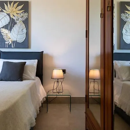 Modern With Heated Pool And Sauna Villa *