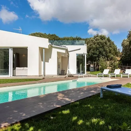 Modern With Heated Pool And Sauna מרסאלה