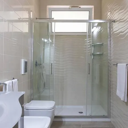 Modern With Heated Pool And Sauna *