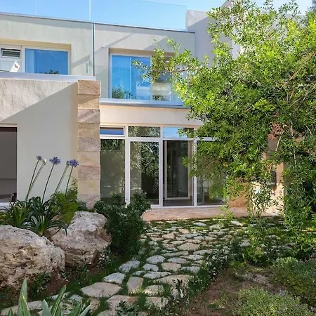 Modern With Heated Pool And Sauna