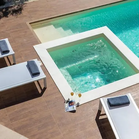 Modern With Heated Pool And Sauna מרסאלה