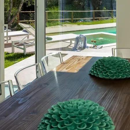 Modern With Heated Pool And Sauna וילה *