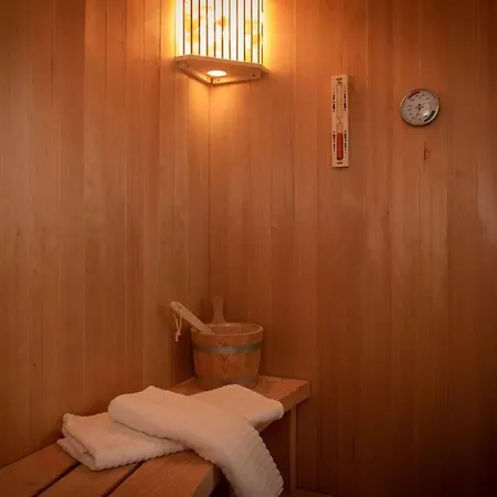 Modern With Heated Pool And Sauna