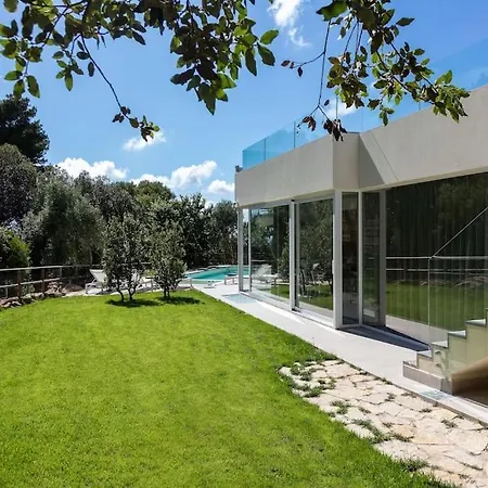 Modern With Heated Pool And Sauna