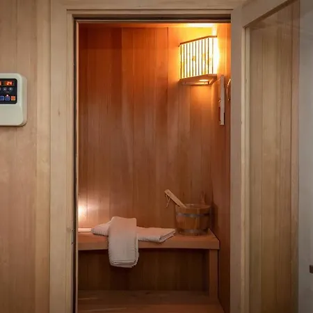 וילה Modern With Heated Pool And Sauna