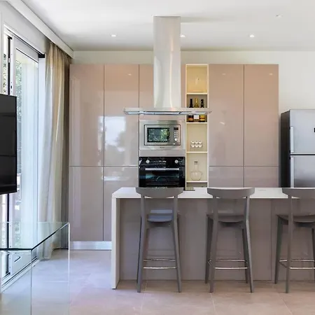 Modern With Heated Pool And Sauna Villa Marsala