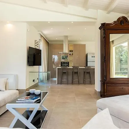 Modern With Heated Pool And Sauna Villa