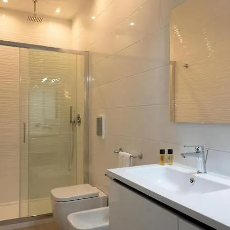 Modern With Heated Pool And Sauna וילה *