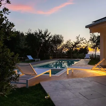 Modern With Heated Pool And Sauna Villa Marsala