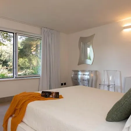 Modern With Heated Pool And Sauna Villa *