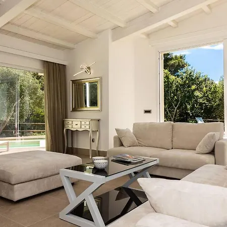 Modern With Heated Pool And Sauna וילה *