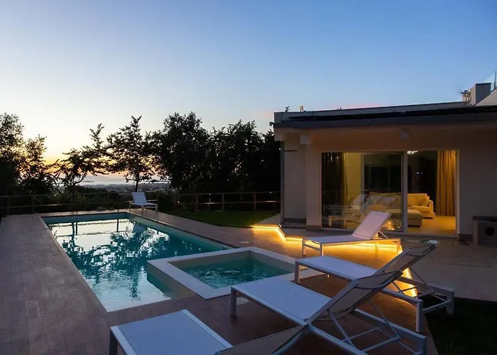 Modern With Heated Pool And Sauna 别墅