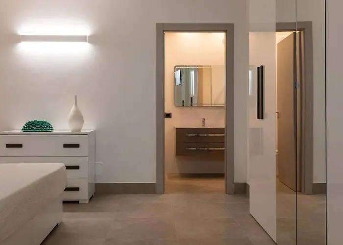 Modern With Heated Pool And Sauna