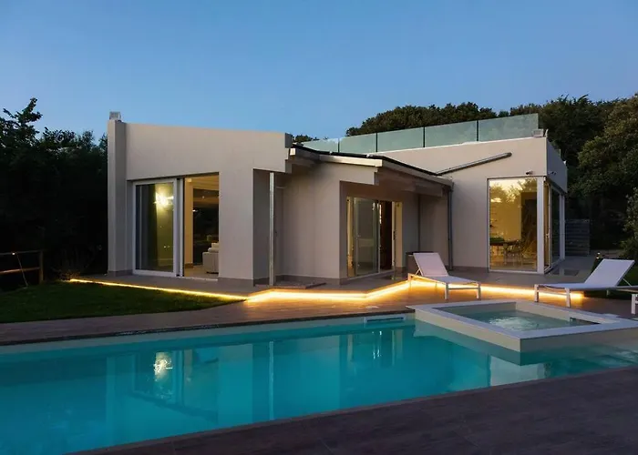 Modern With Heated Pool And Sauna