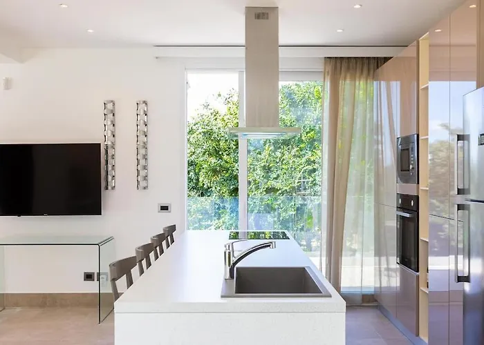 Modern With Heated Pool And Sauna 马尔萨拉