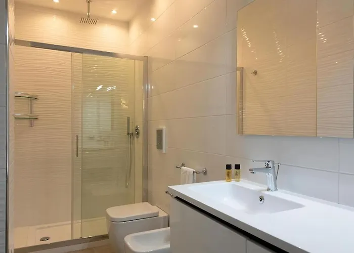 Modern With Heated Pool And Sauna 别墅 *